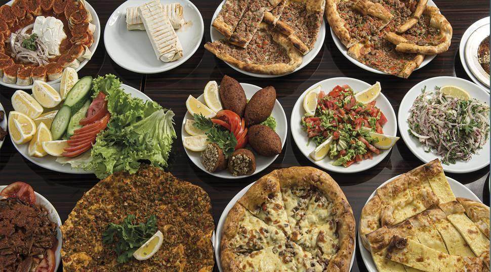 T&uuml;rk mutfağı sınırlarını aştı! Turistler bu yemekler i&ccedil;in kuyruğa giriyor