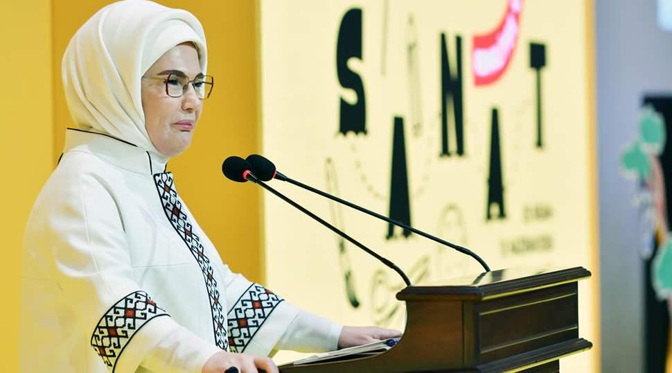 Emine Erdoğan Rami &Ccedil;ocuk ve Sanat Bienali'nin a&ccedil;ılışına katıldı