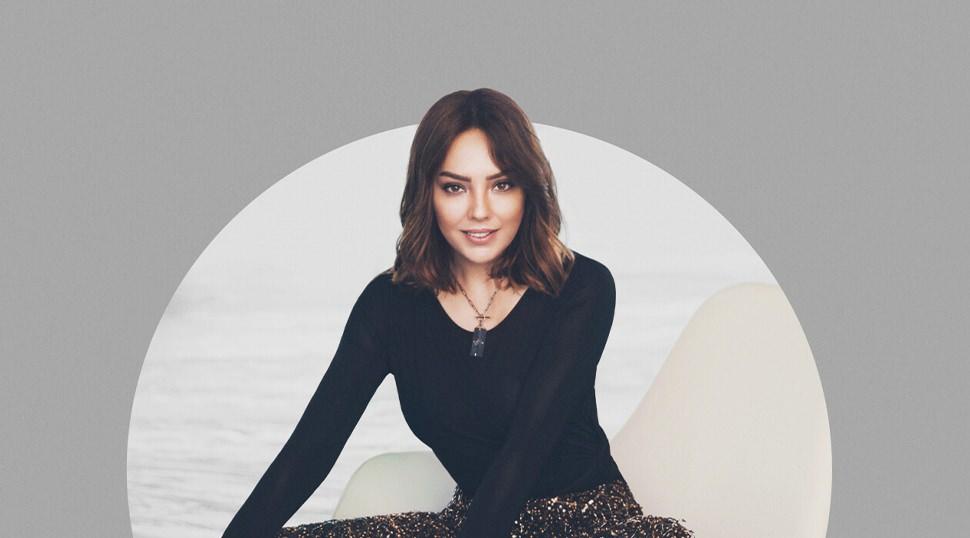 Ebru G&uuml;ndeş'ten sahne ortasında estetik itirafı! "Gen&ccedil;leşmiş miyim?"