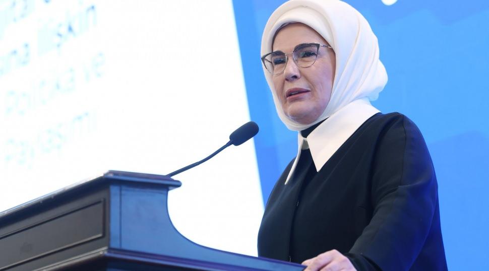 Emine Erdoğan'dan &ccedil;ocukların dijital ortamda korunması programına ilişkin paylaşım