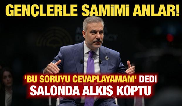 Gen&ccedil;lerden Bakan Fidan'a zor soru: 'Bunu cevaplayamam' dedi, alkış koptu