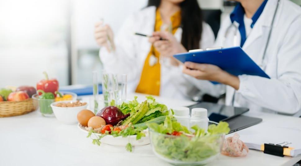 Hafızayı turbo moduna alıyor! Beyni gen&ccedil; tutan s&uuml;per besinler a&ccedil;ıklandı