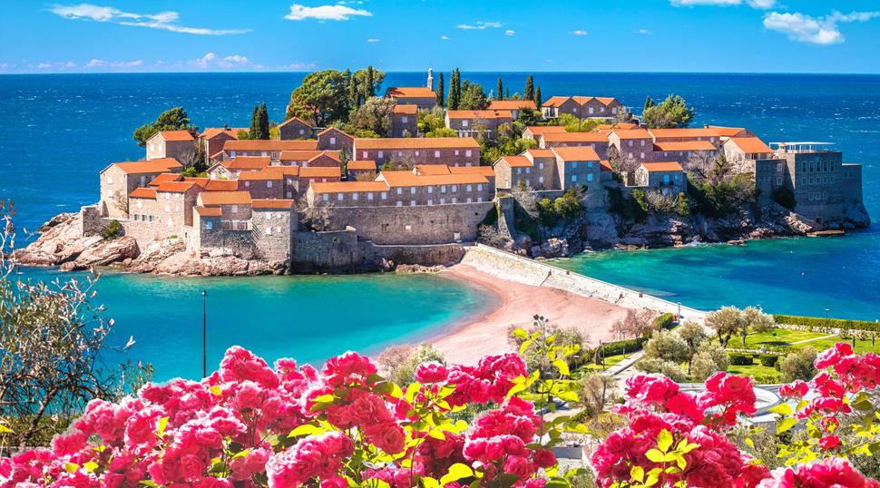 Karadağ, AB'ye katılmak i&ccedil;in &ouml;nemli bir adım daha attı!