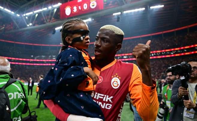 Galatasaray mağlubiyeti sonrasında sosyal medyadan Osimhen'e ırk&ccedil;ı s&ouml;ylemler tepki &ccedil;ekti