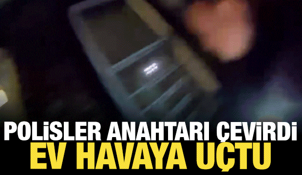 Kapıyı a&ccedil;tıkları anda cehennemi yaşadılar: Polislerin m&uuml;dahale ettiği ev havaya u&ccedil;tu