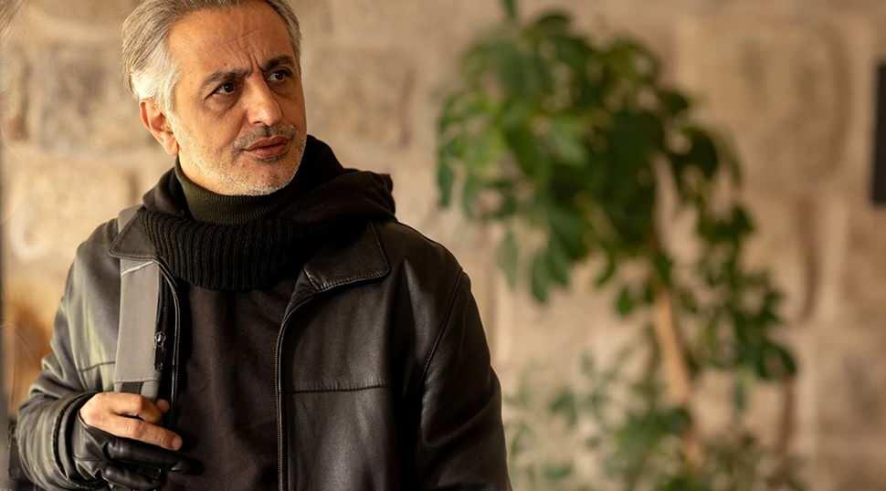 &Uuml;nl&uuml; oyuncu Ruhi Sarı&rsquo;nın acı g&uuml;n&uuml;: Babası yaşamını yitirdi