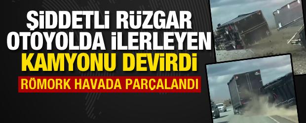 Şiddetli r&uuml;zgar kamyon devirdi: Havada par&ccedil;alandı