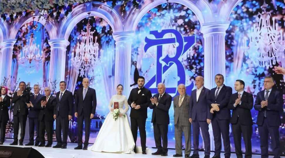 T&uuml;rk Telekom CEO'su Ebubekir Şahin'in kızı Zeynep Melike Şahin d&uuml;nyaevine girdi