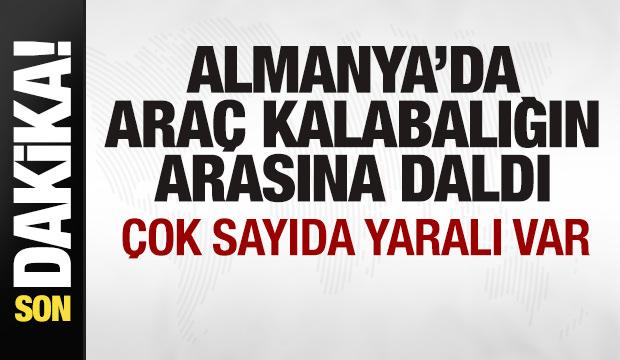 Almanya'da ara&ccedil; kalabalığın arasına daldı