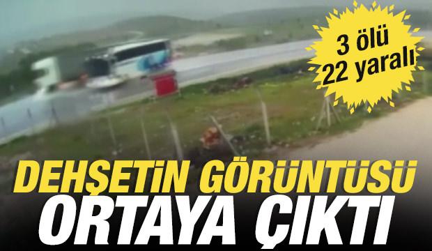 Malatya'da yolcu otob&uuml;s&uuml;n&uuml;n şarampole yuvarlandığı anlar ortaya &ccedil;ıktı: 3 &ouml;l&uuml;, 22 yaralı