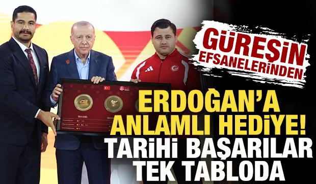 G&uuml;reşin efsaneleri Taha Akg&uuml;l ve Rıza Kayaalp'ten Cumhurbaşkanı Erdoğan'a anlamlı hediye