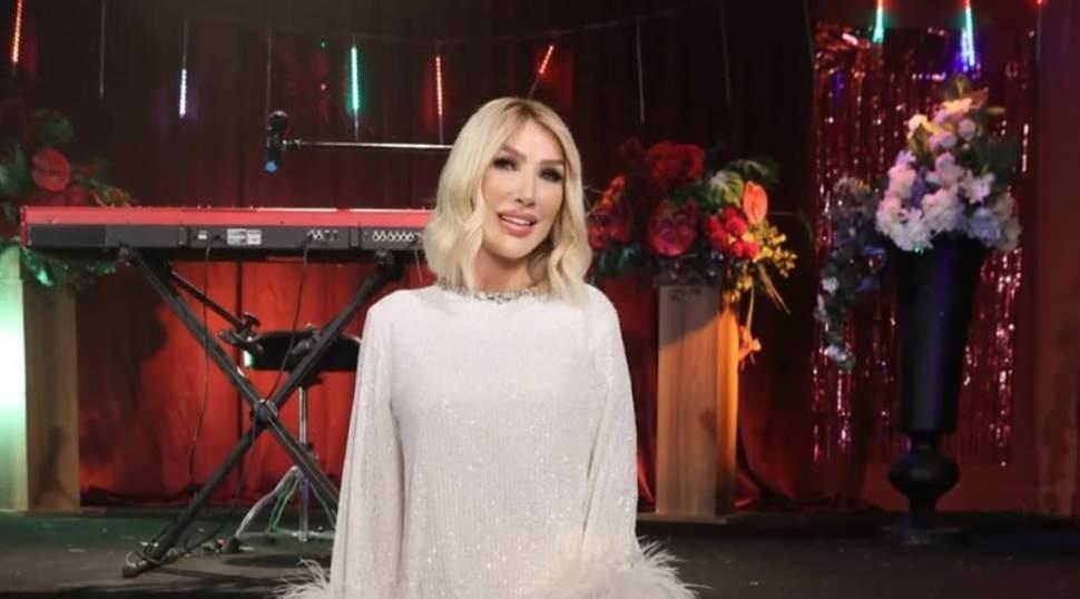Seda Sayan ilk defa peruğunu &ccedil;ıkardı! Doğal sa&ccedil;ı &ccedil;ok konuşuldu