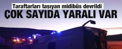 Taraftarları taşıyan midib&uuml;s devrildi: 27 yaralı