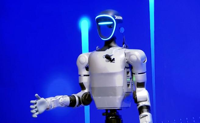 Geleceğin teknolojisi i&ccedil;in robot Jidoka'dan mesaj: "Bağlan, D&uuml;ş&uuml;n, D&ouml;n&uuml;şt&uuml;r"