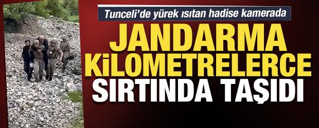 Tunceli'de y&uuml;rek ısıtan hadise: Jandarma, ayağını burkan adamı sırtında taşıdı