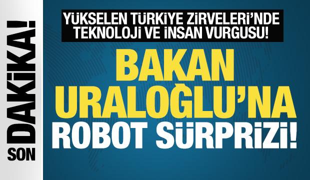 Y&uuml;kselen T&uuml;rkiye Zirveleri'nde Bakan Uraloğlu'na robot s&uuml;rprizi!