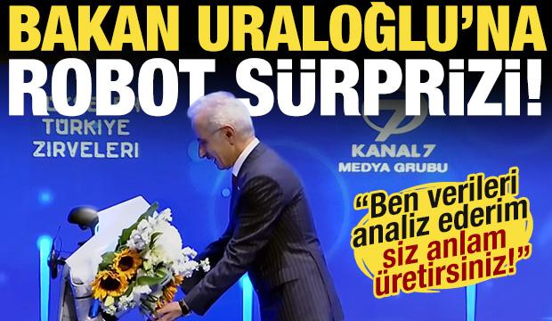 Y&uuml;kselen T&uuml;rkiye Zirveleri'nde Bakan Uraloğlu'na robot s&uuml;rprizi!