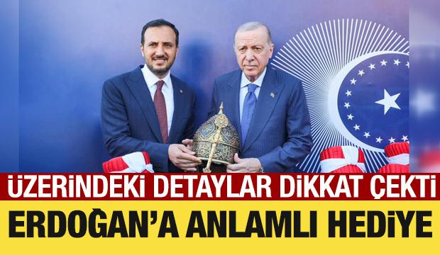Cumhurbaşkanı Erdoğan'a &ouml;zel hazırlanan miğfer hediye edildi