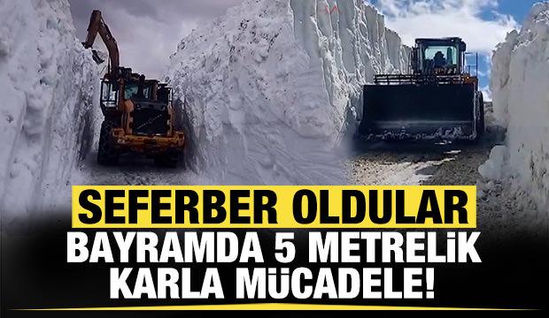 Hakkari'de askeri &uuml;s b&ouml;lge yolunda 5 metrelik karla m&uuml;cadele