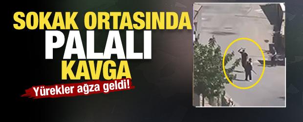 Kahramanmaraş'ta d&ouml;ner bı&ccedil;aklı palalı kavga kameraya yansıdı!