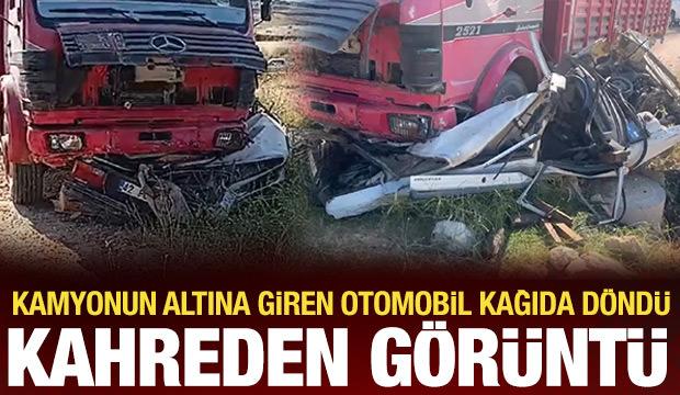 Korkun&ccedil; kaza: Otomobil kamyonun altına girdi! &Ouml;l&uuml;ler var