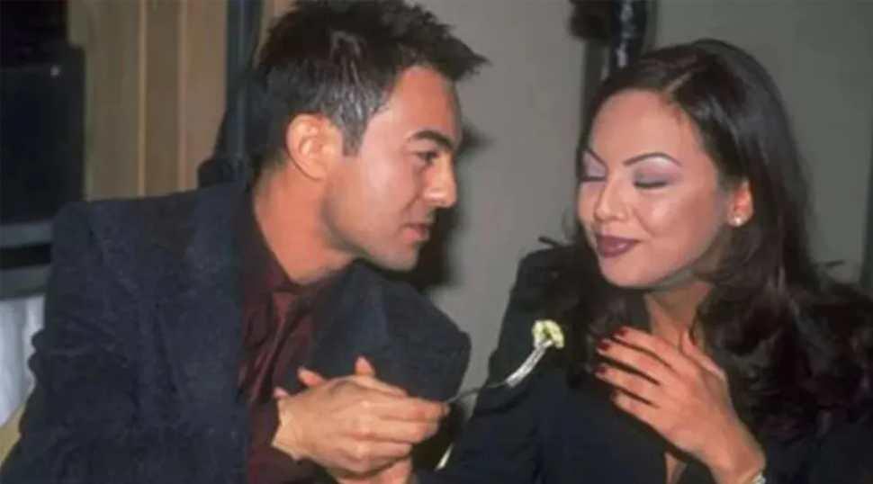 &Uuml;nl&uuml; sanat&ccedil;ının dedikodusu aralarını a&ccedil;mıştı: Serdar Orta&ccedil;'tan Ebru G&uuml;ndeş'e zeytin dalı geldi!