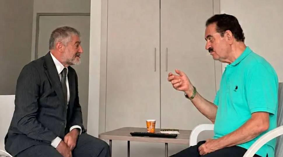 Fizik tedavi g&ouml;ren İbrahim Tatlıses'e s&uuml;rpriz ziyaret!