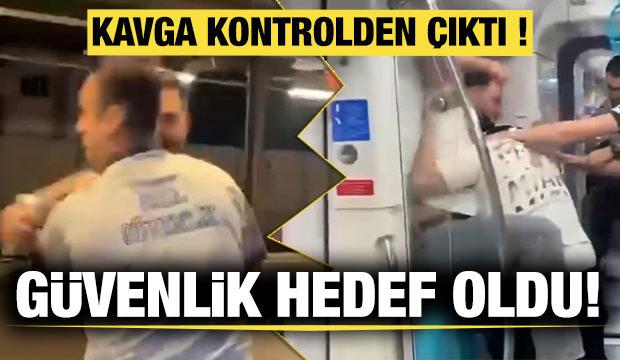 Marmaray&rsquo;da kavga ettiler kavgayı ayırmaya &ccedil;alışan g&uuml;venliğe saldırdılar!