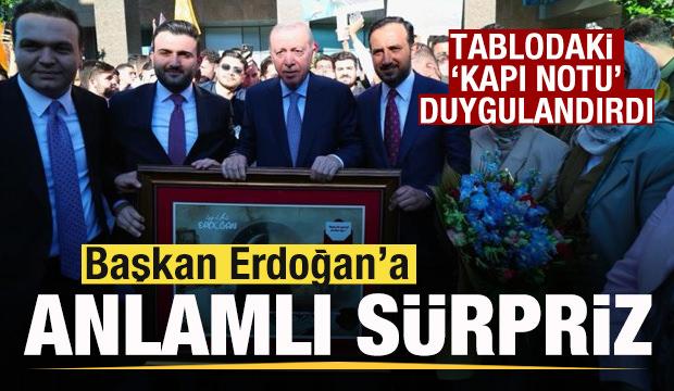 Başkan Erdoğan'a anlamlı s&uuml;rpriz! Tablodaki not duygulandırdı