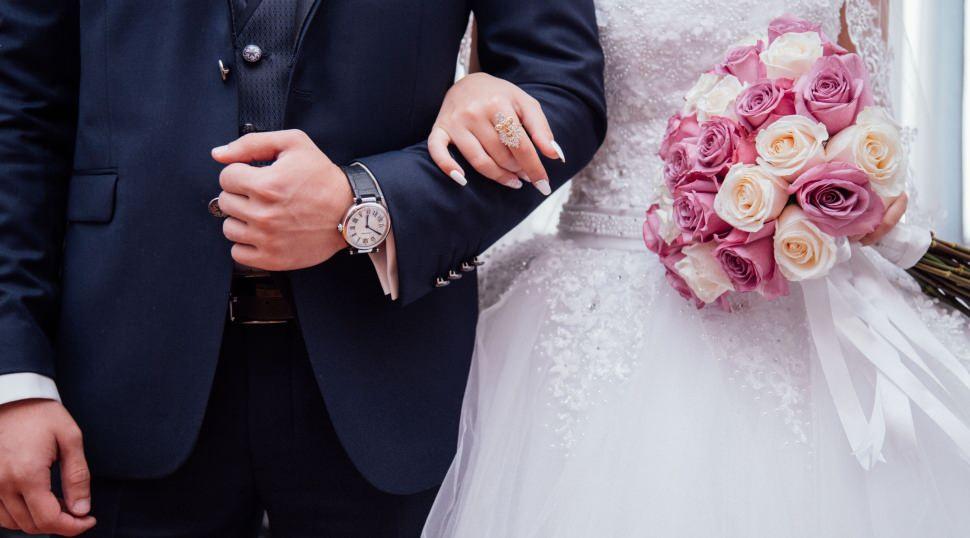 D&uuml;ğ&uuml;nlerde kiralık nikah memuru furyası! Fiyatları cep yakıyor 