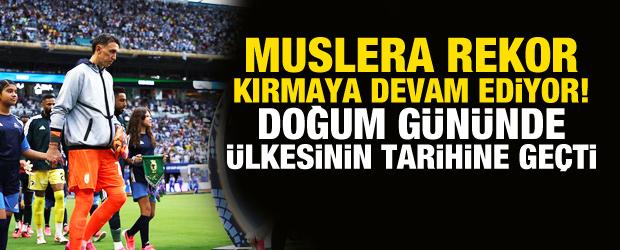 Muslera rekor kırmaya devam ediyor! 40 yaşında tarihe ge&ccedil;ti