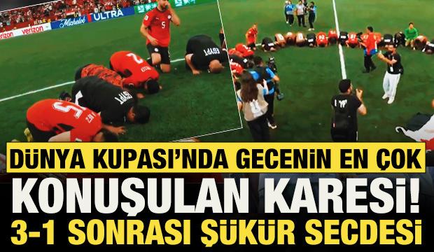 D&uuml;nya Kupası'nda gecenin en &ccedil;ok konuşulan karesi! 3-1 sonrası ş&uuml;k&uuml;r secdesi