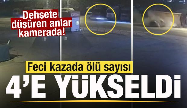 Otomobilin kamyona &ccedil;arptığı feci kaza kamerada: 4 &ouml;l&uuml;