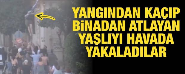 Alevlerden ka&ccedil;an yaşlı kadını mahalleli havada yakaladı!