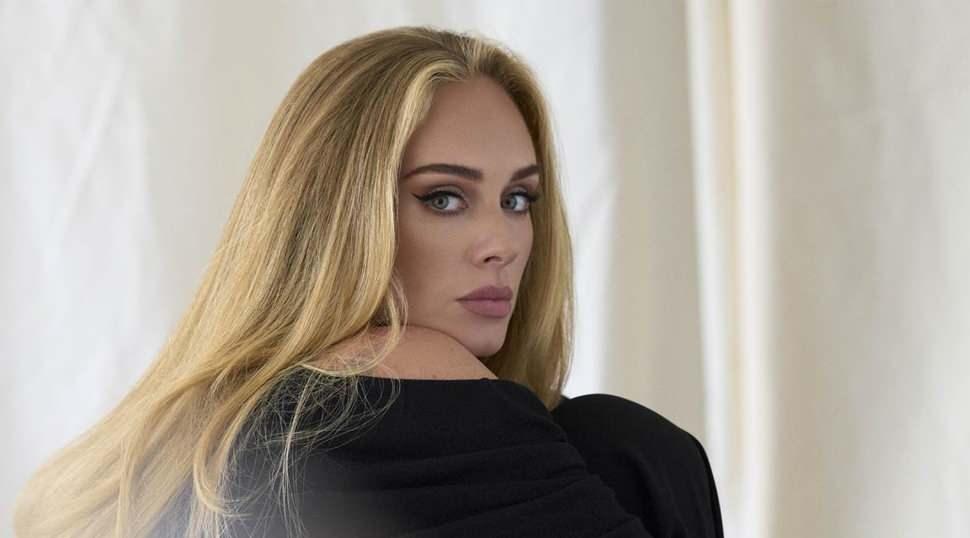 Bambaşka biri oldu! 45 kilo verdi kimse onu tanıyamadı: &Uuml;nl&uuml; şarkıcı Adele'nin şok değişimi