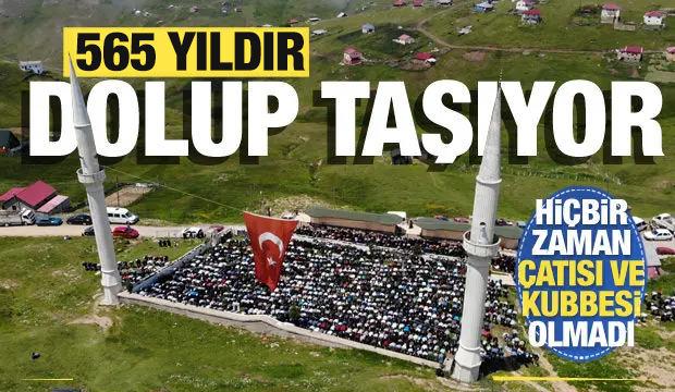 Duvarsız ve &ccedil;atısız camide 562 yıldır &ccedil;imen &uuml;zerinde Cuma namazı kılınıyor