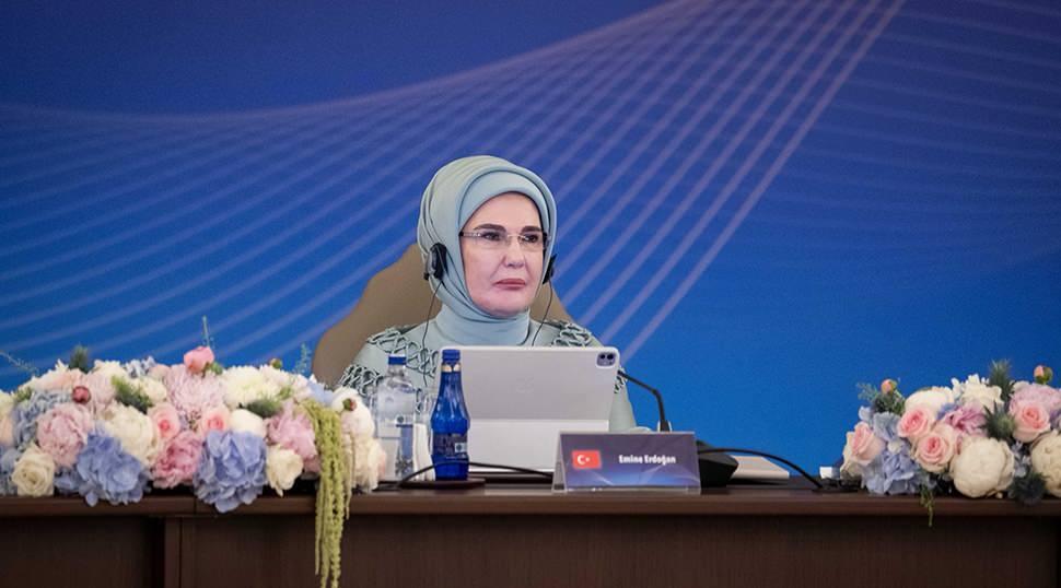Emine Erdoğan'dan NATO Zirvesi'nde &ccedil;ocukların dijital g&uuml;venliği &ccedil;ağrısı