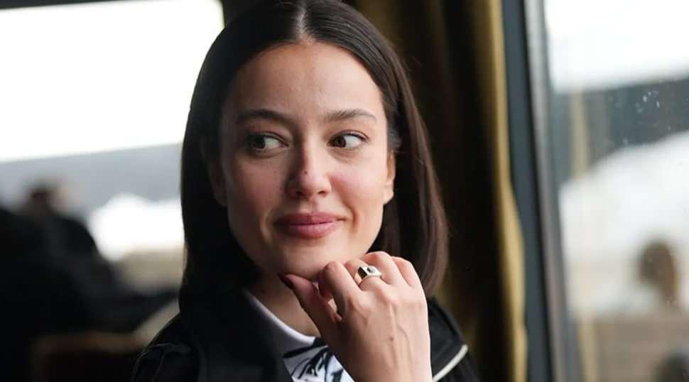 Pelin Akil, mide fesadı ge&ccedil;irdi! Men&uuml;s&uuml; alay konusu oldu