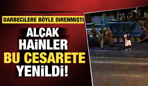  Darbeci askerlerin &uuml;zerine tek başına y&uuml;r&uuml;yen kadının 15 Temmuz direnişi hala hafızalarda