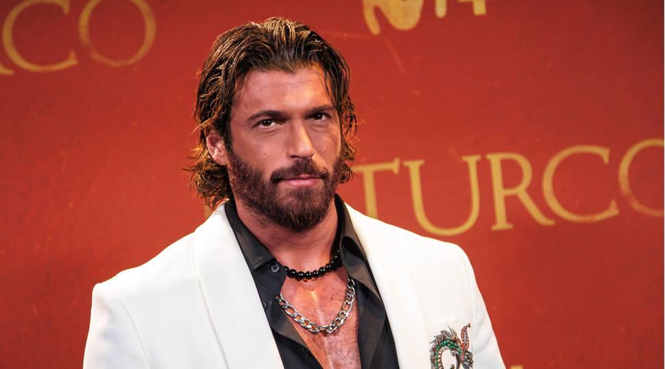 Can Yaman İtalya'daki oyunculuk ser&uuml;venine ilişkin itiraf: 'Ben de bilmiyorum' diyerek a&ccedil;ıkladı