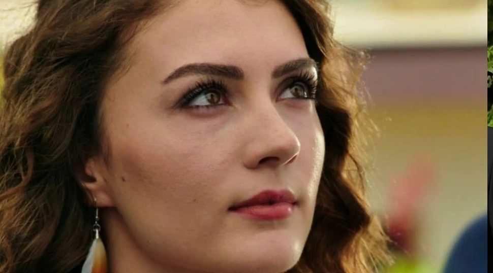 G&uuml;zel oyuncu Burcu &Ouml;zberk ekranlara geri d&ouml;n&uuml;yor! Anlaşmaya varıldı