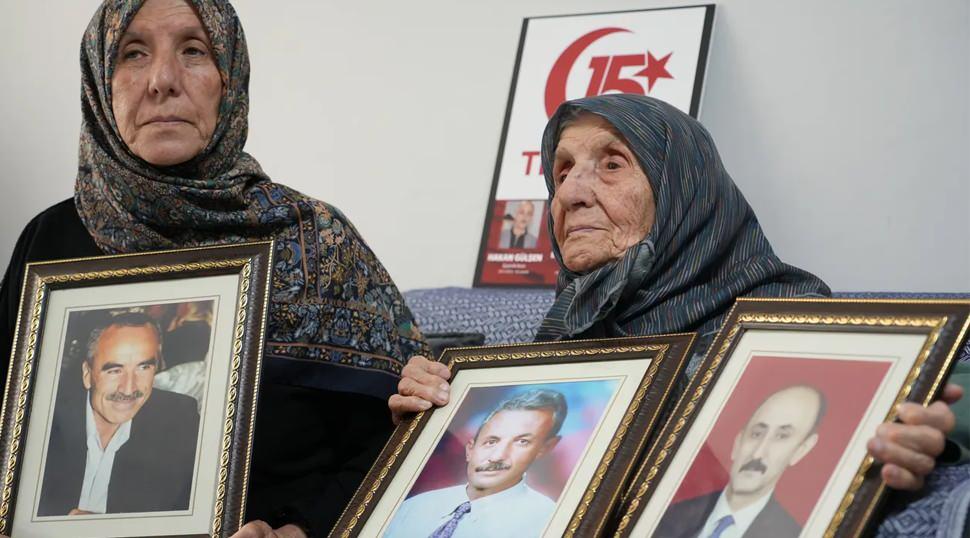 İki oğlunu ve damadını 15 Temmuz&rsquo;da şehit vermişti! Muzaffer ninenin feryadı y&uuml;rekleri yaktı