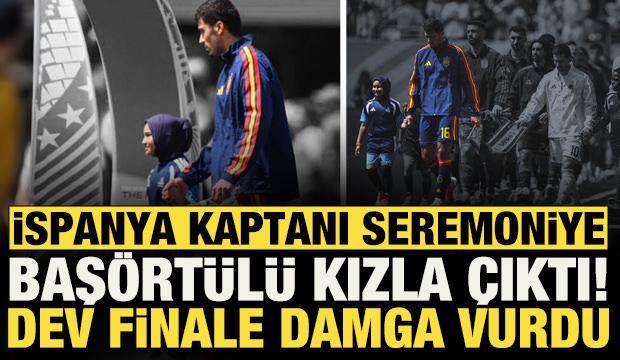 D&uuml;nya Kupası finaline damga vuran an! İspanya kaptanı sahaya baş&ouml;rt&uuml;l&uuml; kızla &ccedil;ıktı