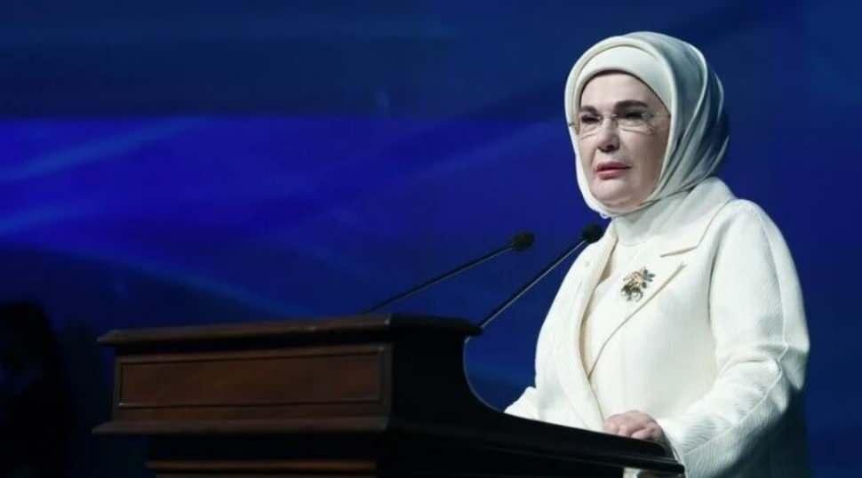 Emine Erdoğan Van G&ouml;l&uuml; Havzası koruma &ccedil;alışmaları i&ccedil;in Sıfır Atık Vakfı'na teşekk&uuml;r etti