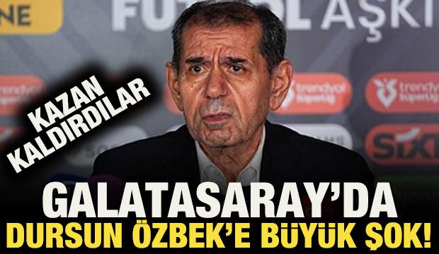 Galatasaray'da Dursun &Ouml;zbek'e b&uuml;y&uuml;k şok! Kazan kaldırdılar