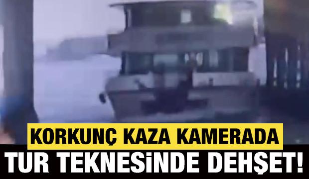 Hali&ccedil;'te korkun&ccedil; kaza! Tur teknesi k&ouml;pr&uuml;ye &ccedil;arptı: 1 &ouml;l&uuml;