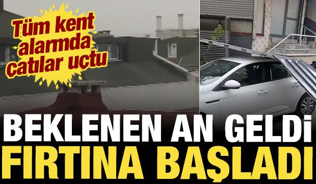 İstanbul&rsquo;da beklenen fırtına başladı: Vatandaşlar zor anlar yaşadı!