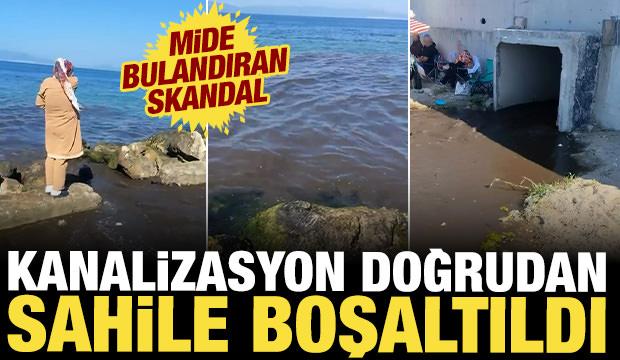 Kanalizasyon suyu sahilde vatandaşların &uuml;zerine aktı