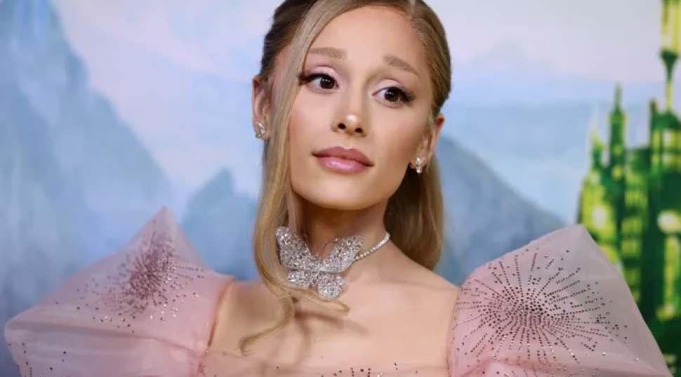 45 yayınlanmamış şarkısı &ccedil;alındı: Ariana Grande'nin eserleri b&ouml;yle satıldı