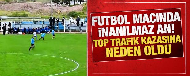 Futbol ma&ccedil;ında inanılmaz an! Top trafik kazasına neden oldu